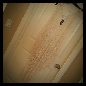 Chic Sleeveless Lace Cover