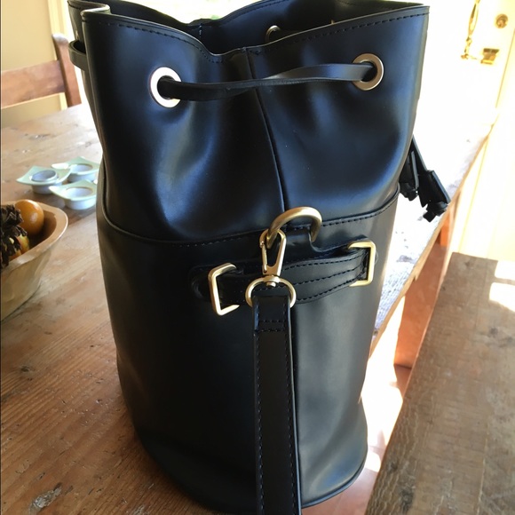 Zara Bucket Bag - Picture 2 of 4