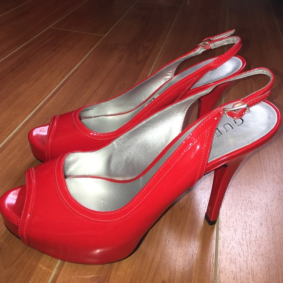 Guess bright red pumps