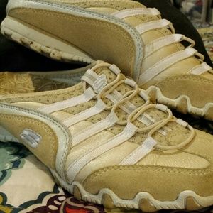 Skechers shoes REPOSHING