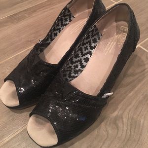 TOMS WEDGES