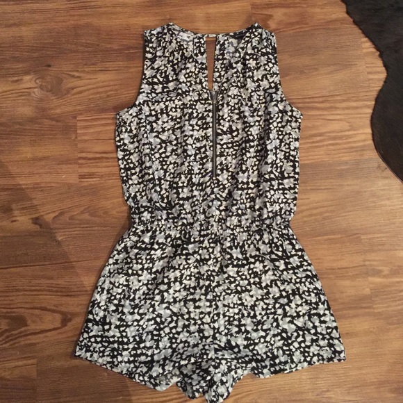 Black, white and slate romper ◼️▫️◾️⬜️