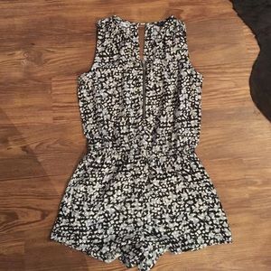 Black, white and slate romper ◼️▫️◾️⬜️