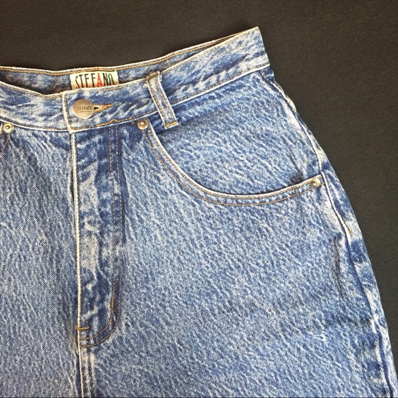 ❗️SOLD❗️High Waisted Vintage Shorts 😍 - Picture 2 of 4