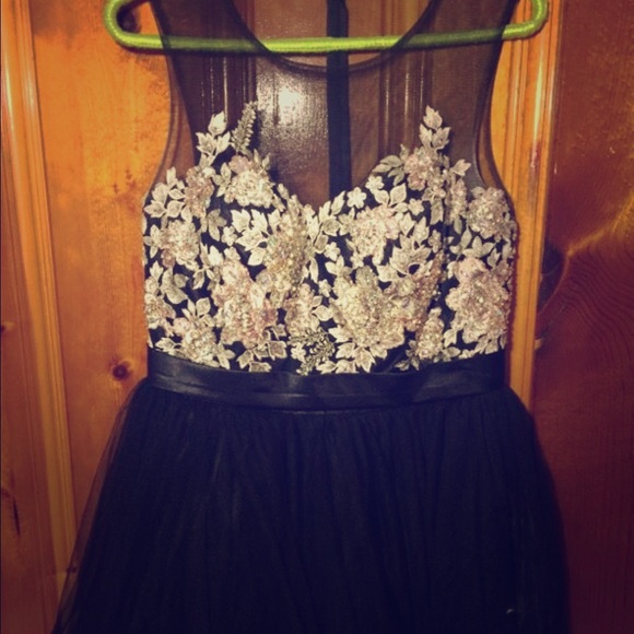 ELIZABETH MICHAELS Prom Dress - Picture 1 of 3