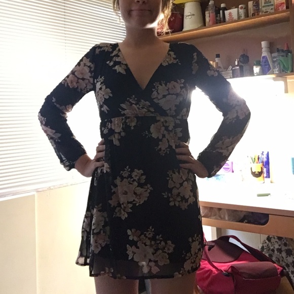 SOLD ON MERC. Floral Dress - Picture 3 of 3