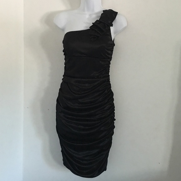 GORGEOUS!!! One shoulder dress