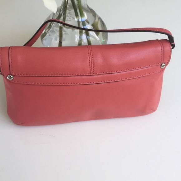 🎉🎉 Wristle Cosch 🎉🎉 color  is SV/Geranium - Picture 3 of 4