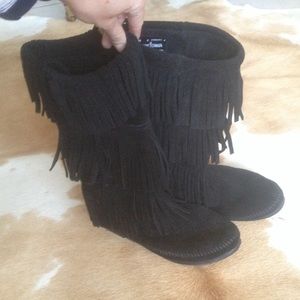 Minnetonka 3-Layer Fringe Boot