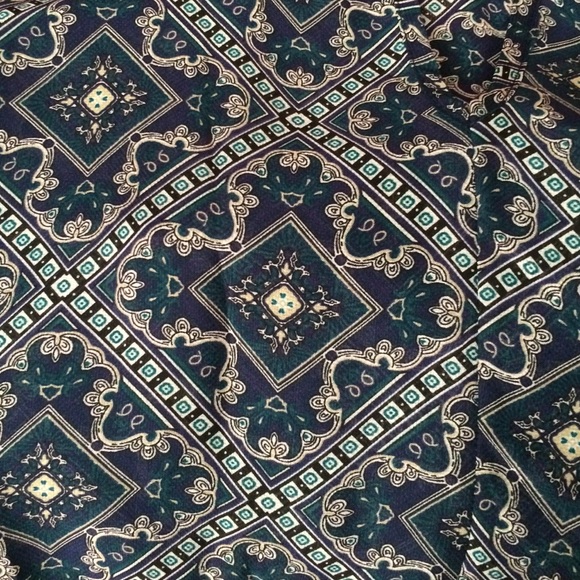 Patterned bell sleeve top - Picture 3 of 3
