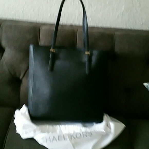 Authentic Michael Kors tote - Picture 2 of 3