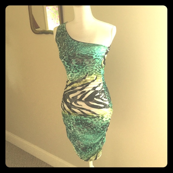✨SALE!!!  SEXY Body Central One Shoulder dress - Picture 1 of 4