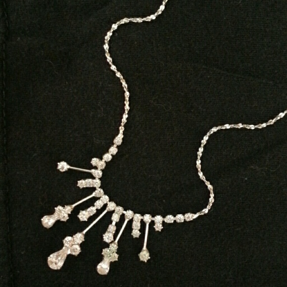 Teardrop rhinestone necklace, silver-color