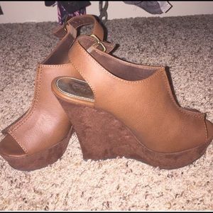 👠 Brown Wedges