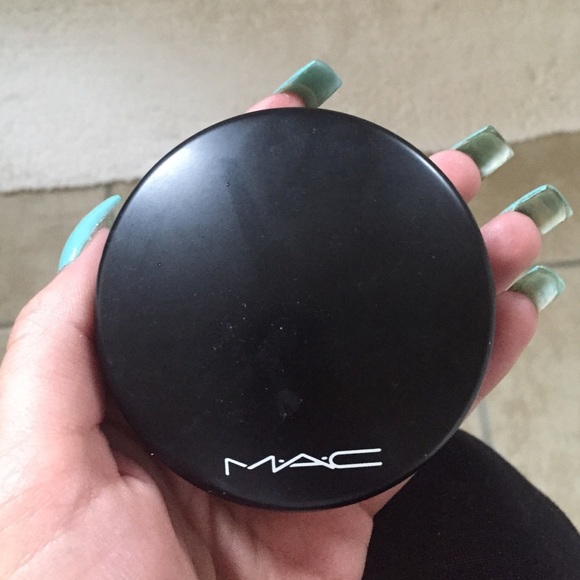MAC mineralize skin finish - Light