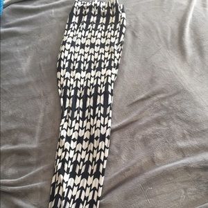 Black and white print leggings