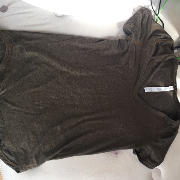 Lululemon tee shirt
