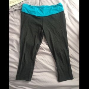 Nike Dri-Fit Crop Leggings and Sports Bra Bundle