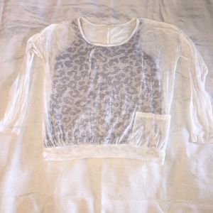 White sheer leaped print 3/4 sleeve top