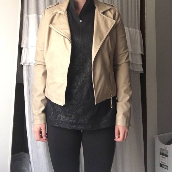 ⚠️Flash Sale⚠️ Faux Leather Jacket - Picture 3 of 4