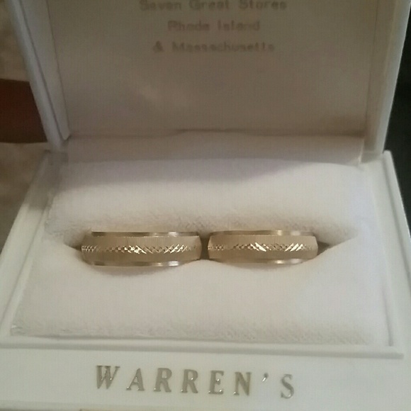 Two gold wedding bands