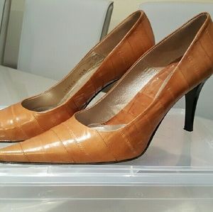 Kenneth Cole Pumps