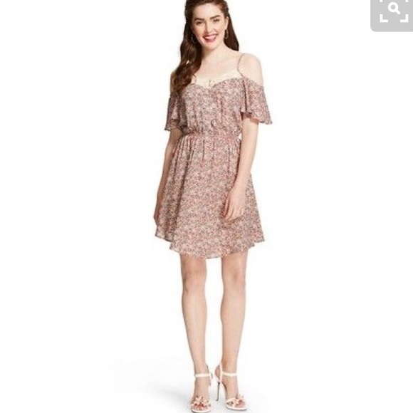 Dresses & Skirts - Cold Shoulder Summer Dress