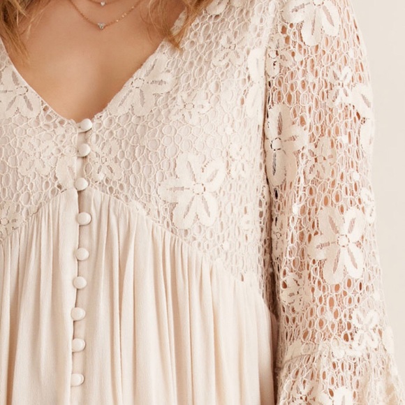 "Scheherazade" Lace Bell Sleeve Dress - Picture 4 of 4