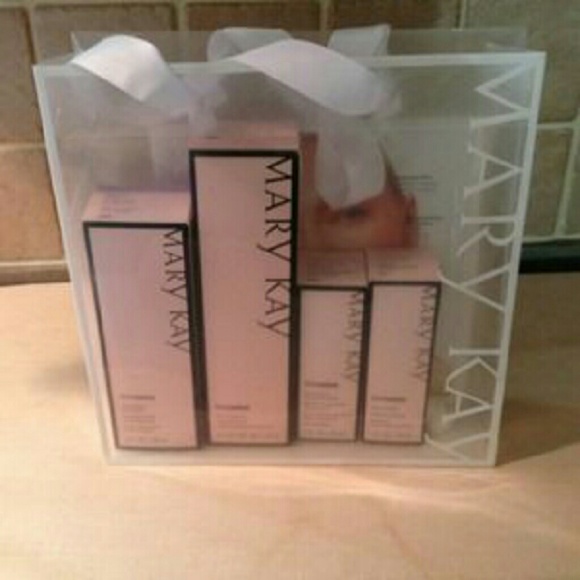 Mary Kay Miracle Set - Normal/Dry (Pink)