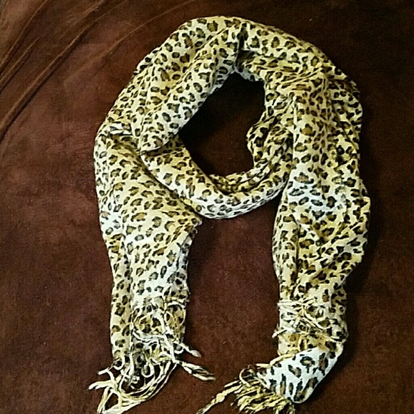 Leopard Print Scarf - Picture 2 of 3