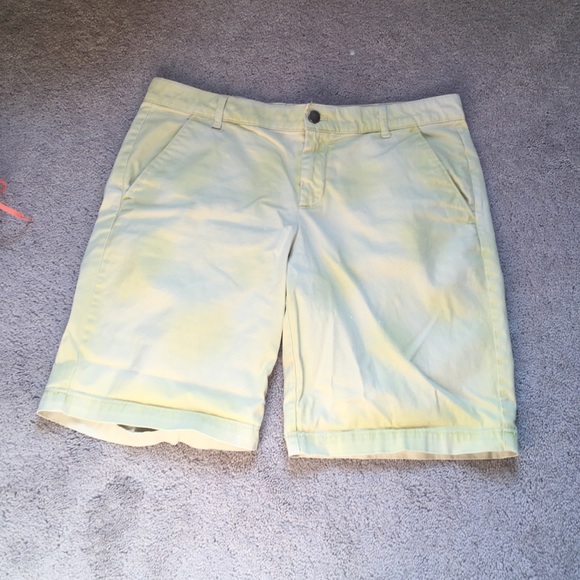 gap stretch shorts