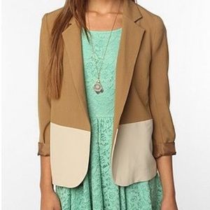 Like new color block blazer. Silence + Noise