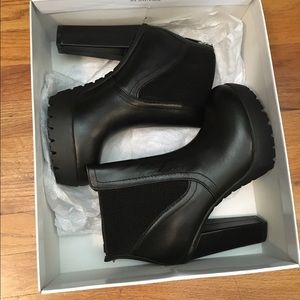 Unworn Steve Madden, AMANDAA (Black Leather) Shoe