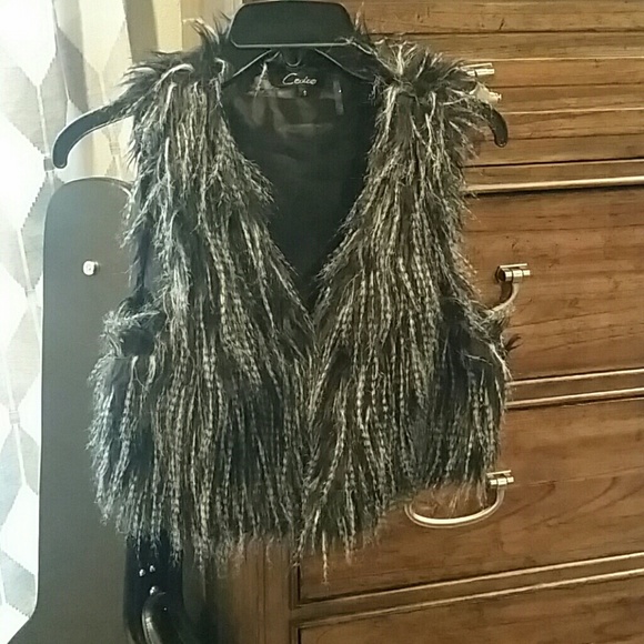Faux fur cropped vest