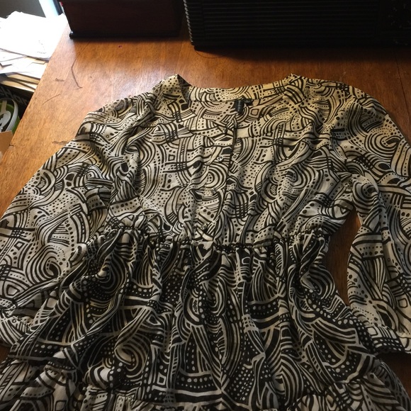 Short black and white dress