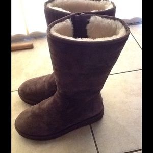 Beautiful original UGGS boots...size 8.5