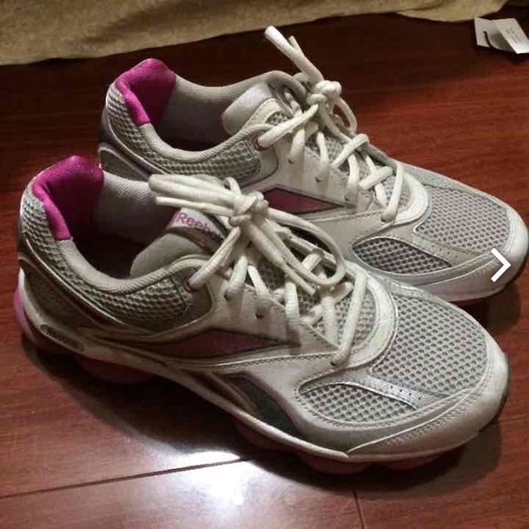 Reebok running shoes - Picture 1 of 3