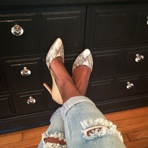 Vince Camuto pointy toe snakeskin gold foil pump