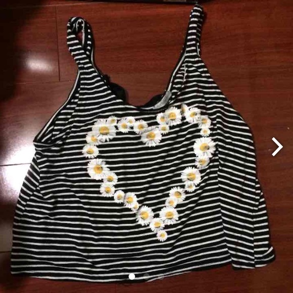 Crop top - Picture 1 of 3