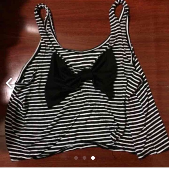 Crop top - Picture 3 of 3
