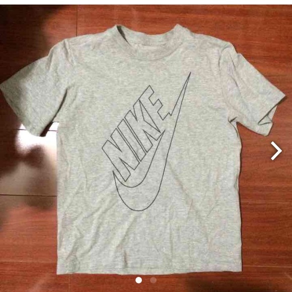 Nike grey tshirt - Picture 1 of 2
