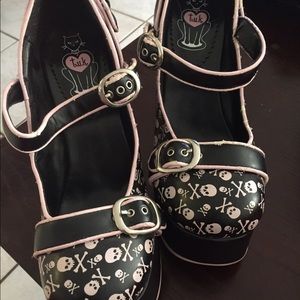 Tuk platform heels skull and crossbones