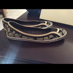 Coach flats black and white like new