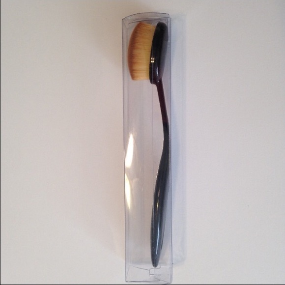 2 Oval foundation makeup brushes