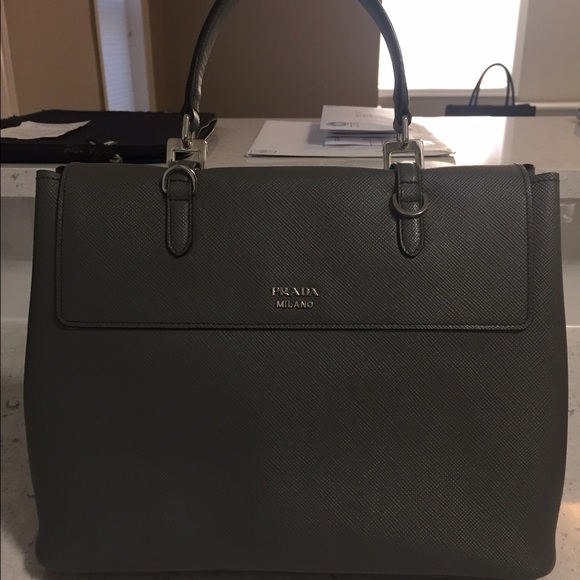 Spring/Summer 2016 Prada Runway - Picture 2 of 4