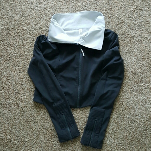 Lululemon Cropped Jacket Size 10