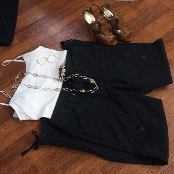 Black pants with packets. - Picture 1 of 4