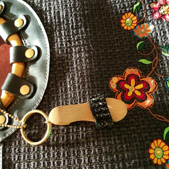 🔴 $$ Tiki Vintage Handmade bamboo Handbag - Picture 3 of 4