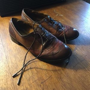 Two toned brown Oxford shoes