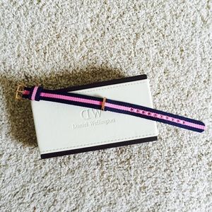 DANIEL WELLINGTON • blue and pink watch strap